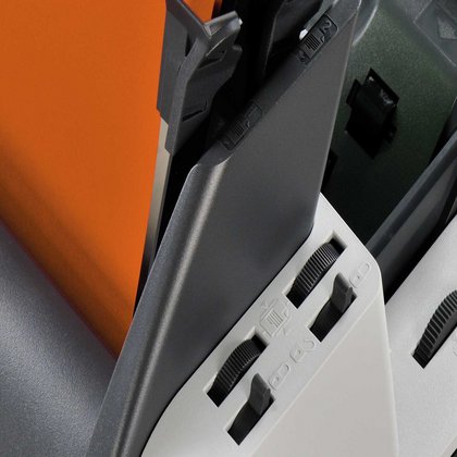 Einfaches Verbinden der Zuführungen per Knopfdruck für ein einfaches kuvertieren von Dokumemten