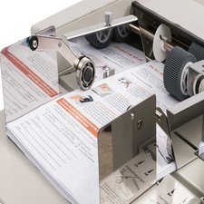 Große Dokumentenzuführung für das Falzen von großen Papiermengen